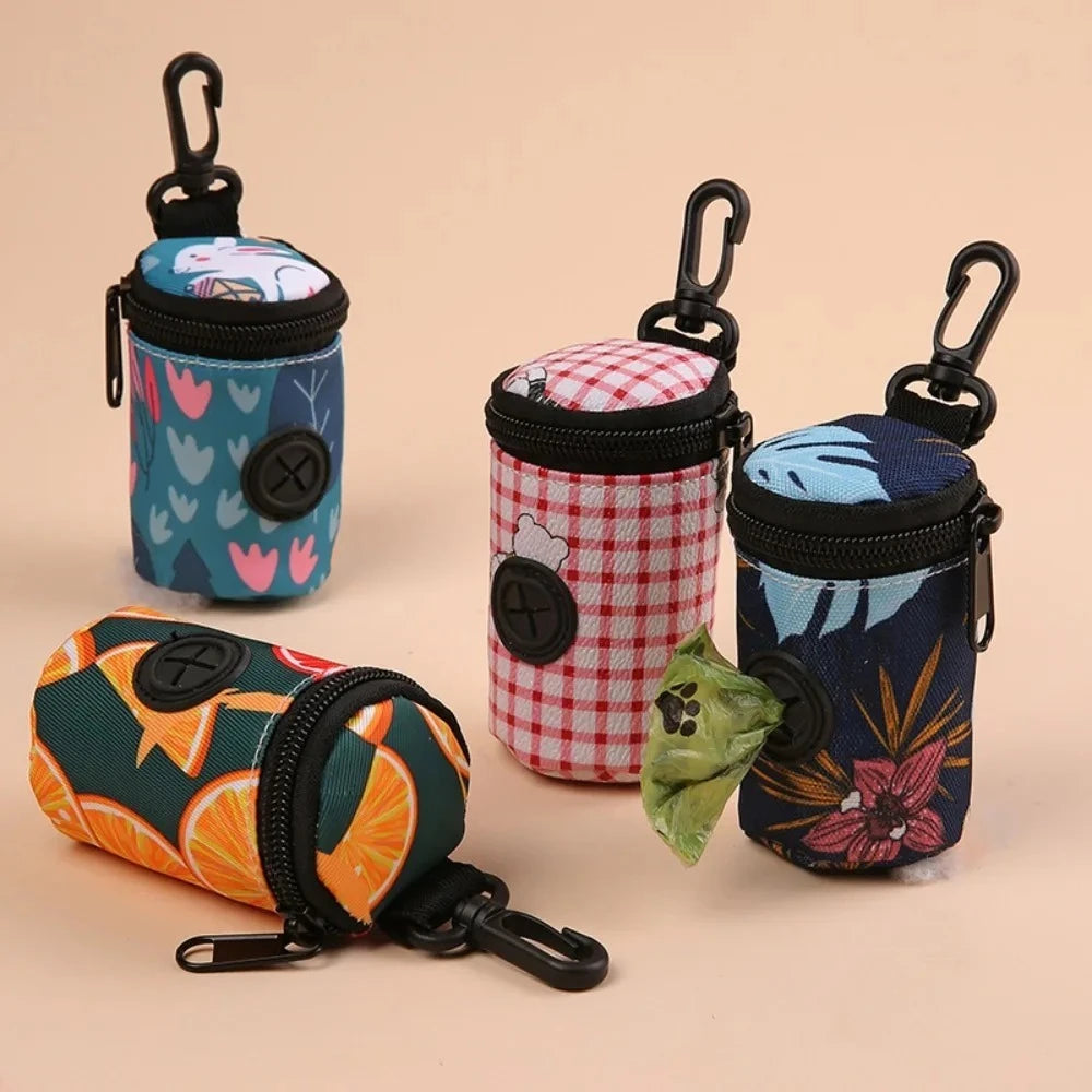 Dispensador de Bolsas para Excrementos de Perro Colgable con Cremallera Accesorio para Pasear Perros Soporte para Bolsas de Basura Portátil Lindo Organizador de Bolsas de Basura Suministros para Mascotas