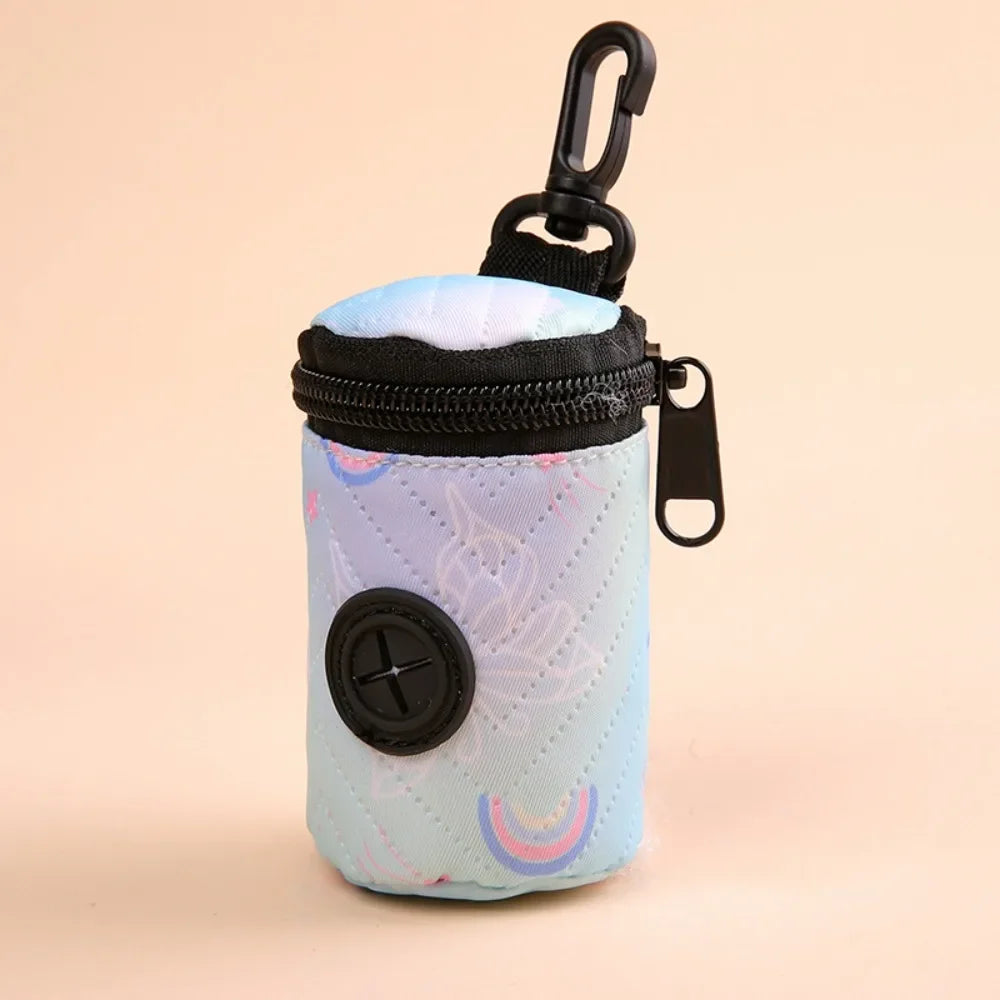 Dispensador de Bolsas para Excrementos de Perro Colgable con Cremallera Accesorio para Pasear Perros Soporte para Bolsas de Basura Portátil Lindo Organizador de Bolsas de Basura Suministros para Mascotas