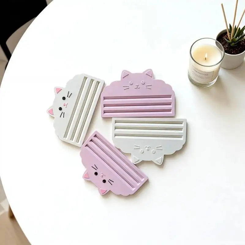Cute Cat-Shaped Pet Food Squeezer Pet Treat Paste Dispenser No-Waste Wet Food Pouch Squeezer For Cat Dog Feeding