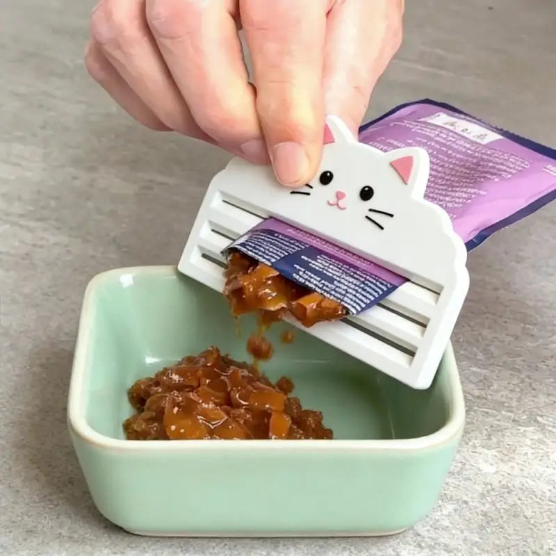 Cute Cat-Shaped Pet Food Squeezer Pet Treat Paste Dispenser No-Waste Wet Food Pouch Squeezer For Cat Dog Feeding