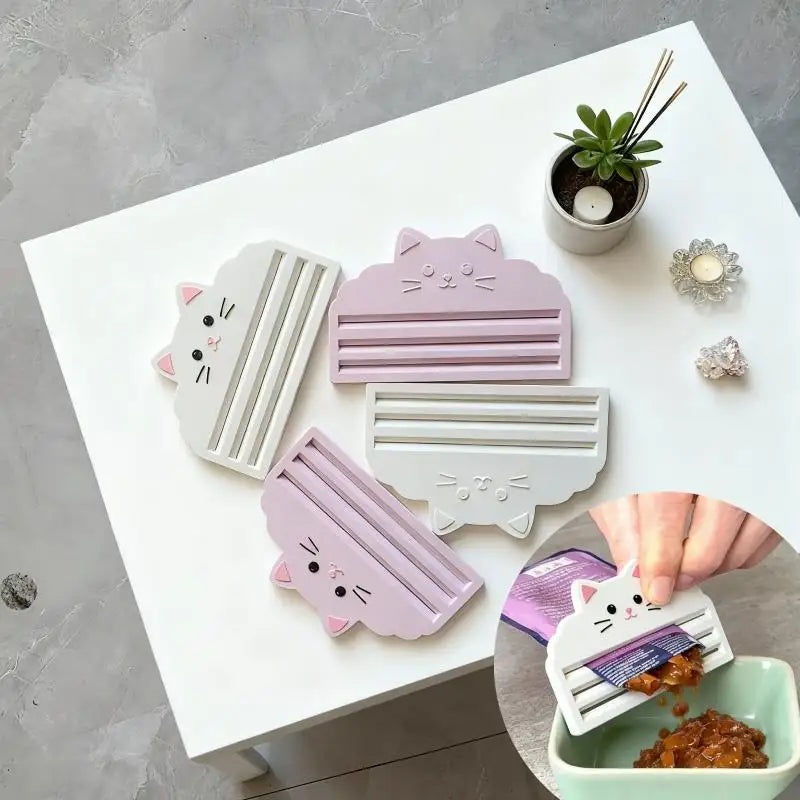Cute Cat-Shaped Pet Food Squeezer Pet Treat Paste Dispenser No-Waste Wet Food Pouch Squeezer For Cat Dog Feeding